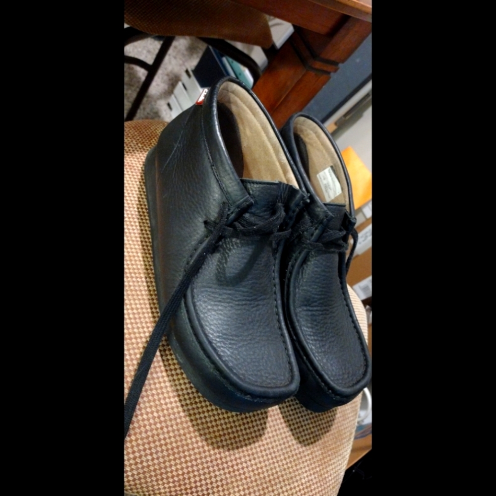 Clark's Wallabees Black